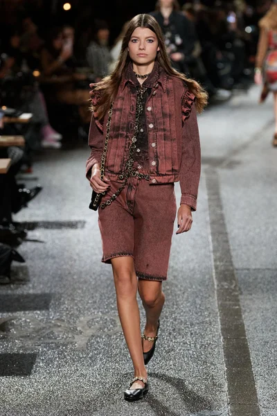 Look 49